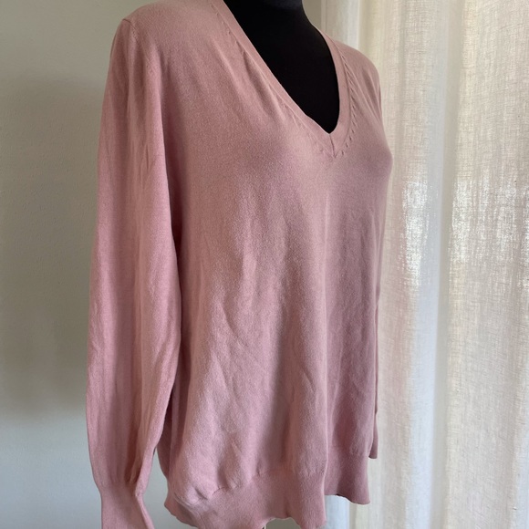Banana Republic V Neck Sweater NWOT - Picture 2 of 7